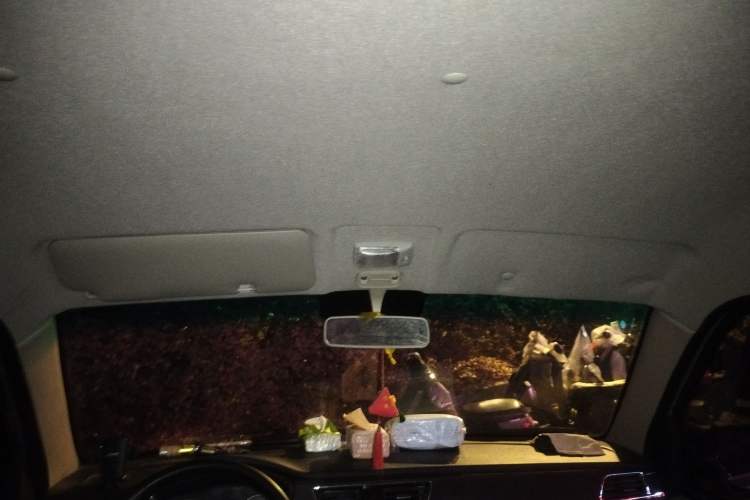 Used Jinbei Hiace X30 2023 1.5L Super-Comfortable Passenger Van 5/6/7-Seater Non-Air-Conditioned Version Model SWC15M
