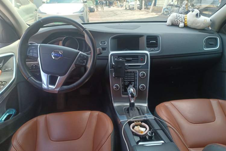 Used Volvo S60 2016 S60L T5 Intelligent Drive Edition Center Console