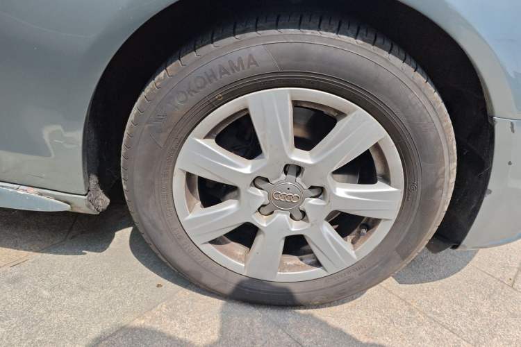 Used Audi A4L 2011 2.0 TFSI Comfort Model Right Front Wheel Hub