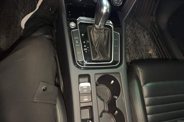 Used Volkswagen Magotan 2018 330TSI DSG Advanced Model Gear Lever