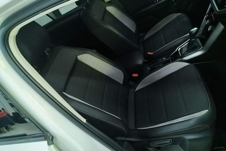 Used Volkswagen T-ROC 2019 230TSI DSG Two-Wheel-Drive Advanced Version China VI Standard
