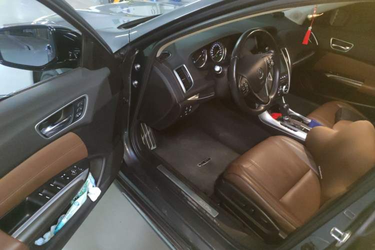 Used Acura TLX-L 2018 2.4L Deluxe Edition