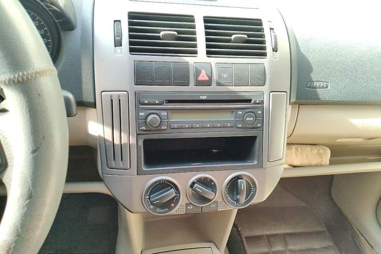 Used Volkswagen Polo 2011 Jingqu 1.6L Manual - Real Cool Edition