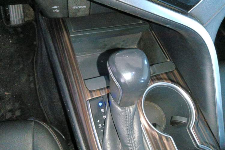 Used Toyota Camry 2018 2.5G Luxury Edition Gear Lever