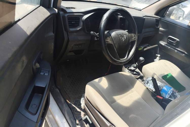 Used Wuling Hongguang V 2019 1.5L Jingqu Edition Sealed-Window Vehicle China VI LAR Driver Seat