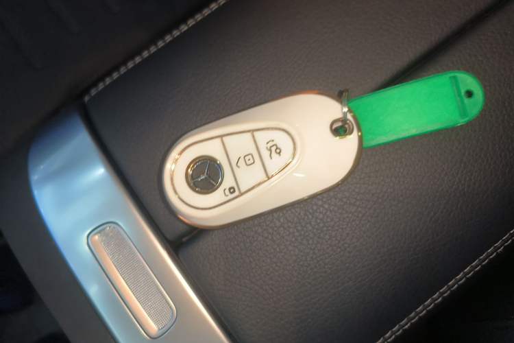 Used Mercedes-Benz C-Class 2025 Facelift C 260 L Sport Edition Vehicle Key