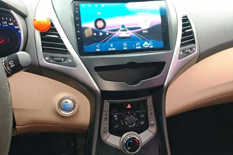 Used Hyundai Elantra (5th Generation / Langdong) 2013 1.6L Automatic Leading Model Audio And AC Panel