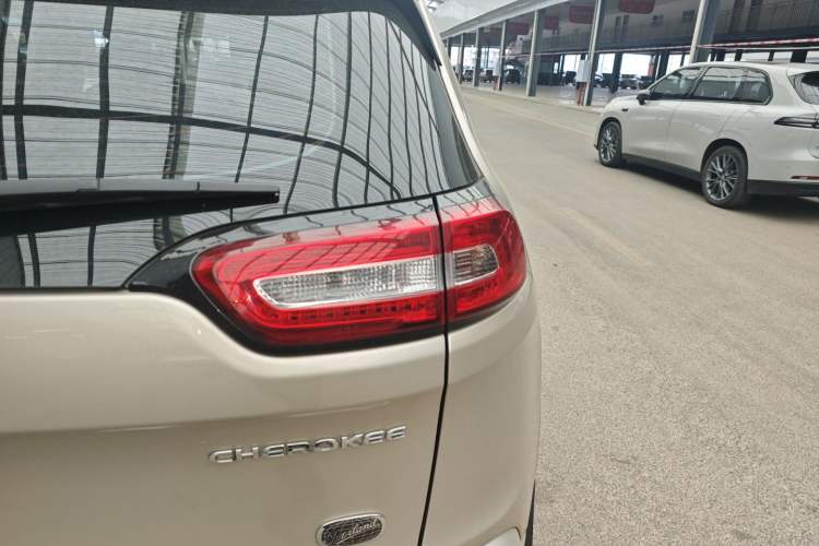 Used Jeep Cherokee 2017 2.4L Professional Smart Edition
