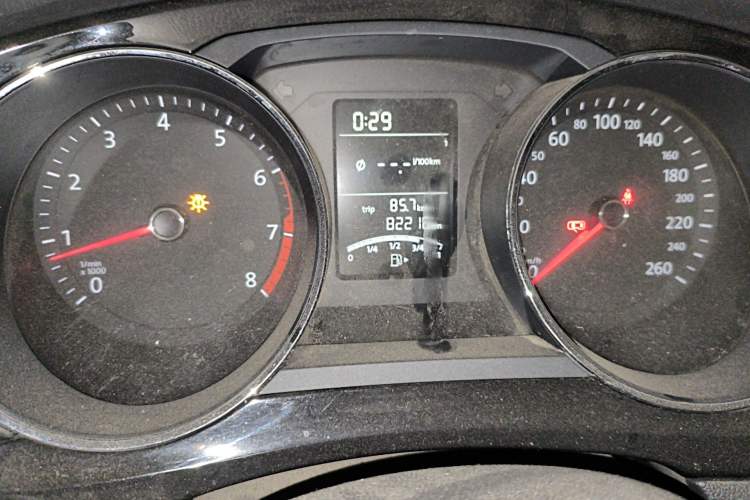 Used Volkswagen Sagitar 2018 1.6L Manual Comfort Model Odometer Close Up