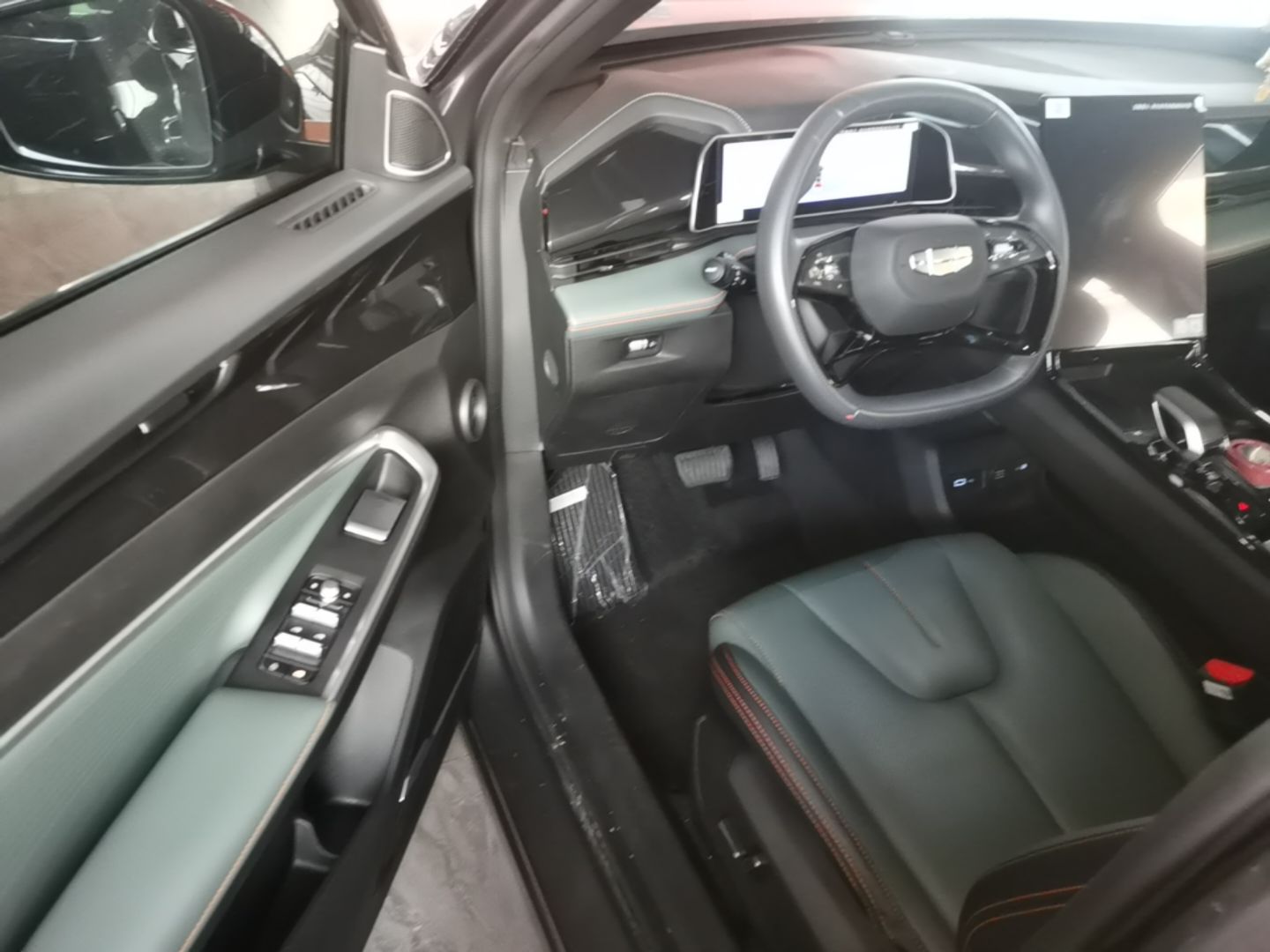 Geely Auto Emgrand X7 Sport 2024 1.5TD Dragon Edition — снимка 18