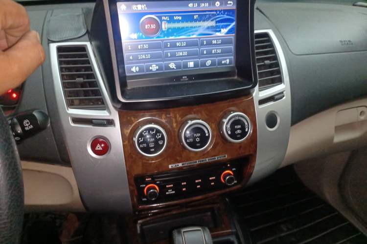 Used Mitsubishi Pajero Sport 2013 3.0L Automatic Two-Wheel Drive Luxury Edition