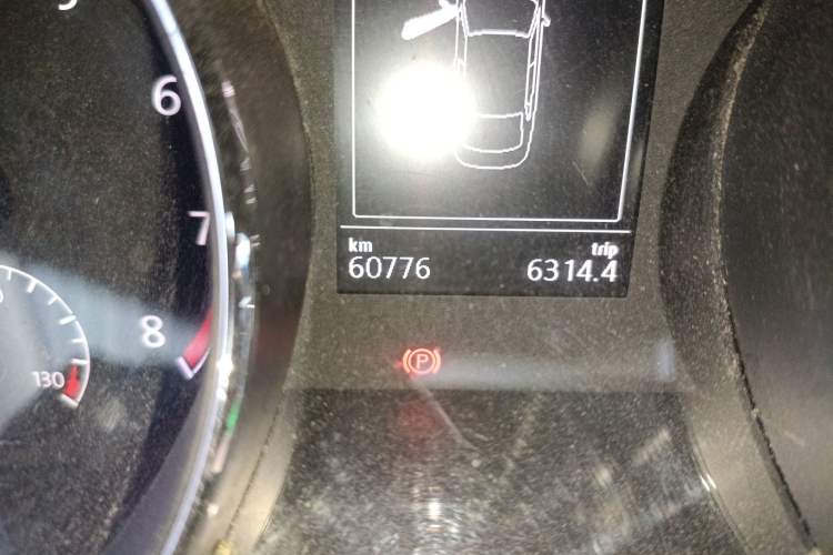 Used Volkswagen Lamando 2015 280TSI Manual Comfort Edition Odometer Close Up