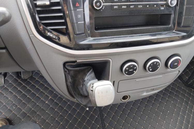 Used SAIC MAXUS Xintu V80  Gear Lever