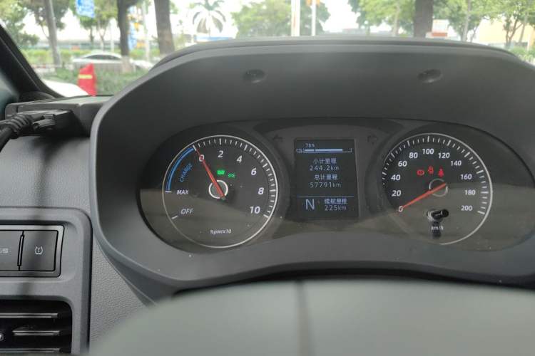 Used Wuling Yangguang 2024 300KM Comfort Version Passenger Van 75kW Instrument Cluster