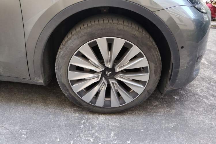 Used Tesla Model Y 2022 Revised Version Rear-Wheel Drive Right Front Wheel Hub