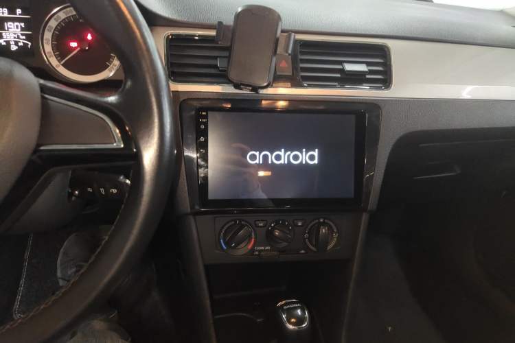 Used Skoda Rapid 2018 1.6L Automatic Comfort Edition Audio And AC Panel