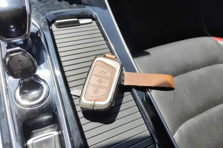 Used SOL X8 2021 300T DCT Leading Smart Connectivity Version 7 Seats Gear Lever