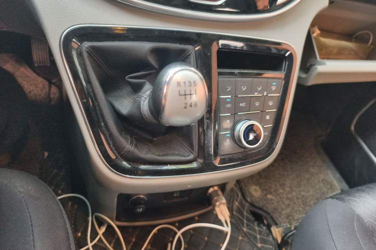 Used JAC Refine M4 2017 1.9T Diesel Manual Luxury Model Gear Lever