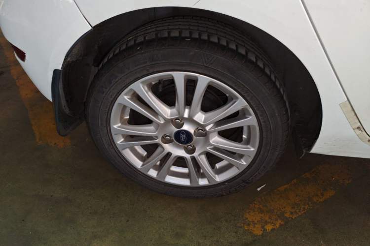 Used Ford Fiesta 2013 Hatchback 1.5L Automatic Fashion Edition Right Rear Wheel Hub