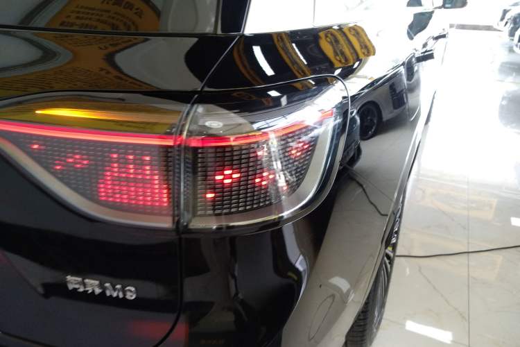 Used Hima AITO M9 2025 Extended-Range Ultra Version 52 kWh 6-Seater Right Rear Taillight