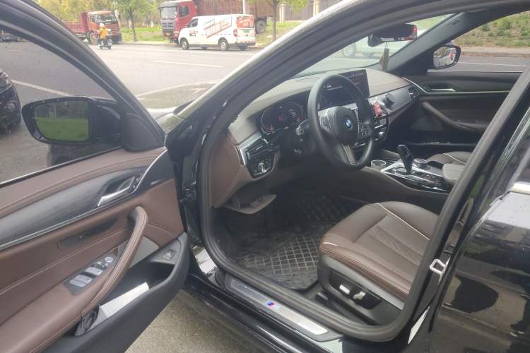 Used BMW 5 Series 2023 530Li Leading Model M Sport Package Driver Seat