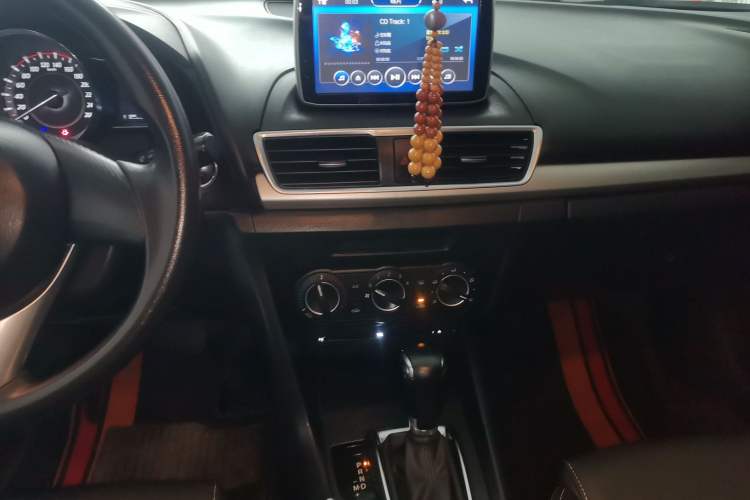 Used Mazda Mazda 3 Axela 2014 Sedan 1.5L Automatic Comfort Model