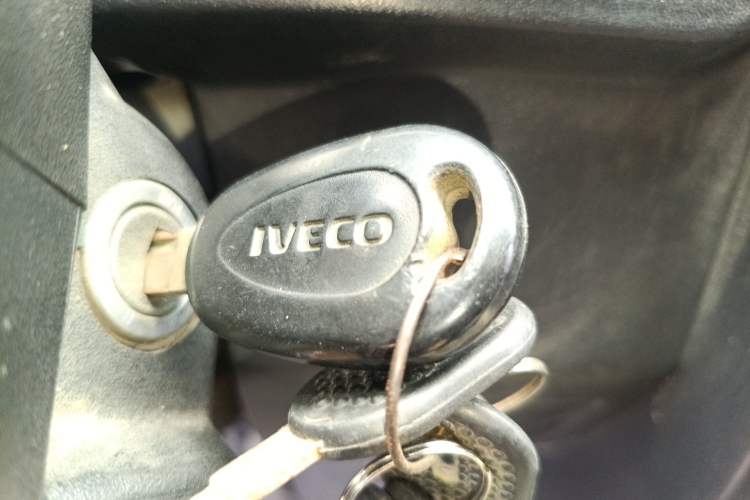 Used Iveco Daily 2017 2.5T A35 Passenger Van 5-7 Seats Model 47Z5 Vehicle Key