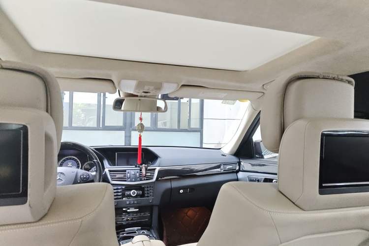 Used Mercedes-Benz E-Class 2010 E 300 Fashion Luxury Edition