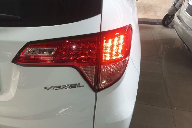 Used Honda Vezel 2016 1.8L CVT Front-Wheel Drive Pioneer Edition
