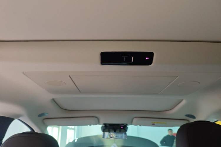 Used Li Auto MEGA 2024 Ultra Model Headliner