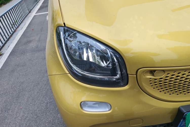Used smart forfour 2016 1.0L 52 kW Passion Edition Right Front Headlight