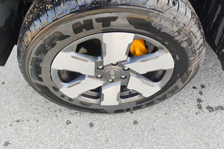 Used BAIC Off-Road BJ40 Electric Drive 2025 Standard Edition Left Front Wheel Hub