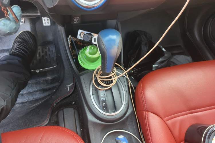 Used Honda Fit 2011 1.5L automatic panoramic sunroof version
