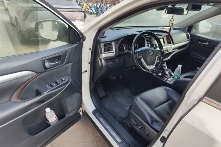 Used Toyota Highlander 2015 2.0T Two-Wheel Drive Luxury Edition 7 Seats
