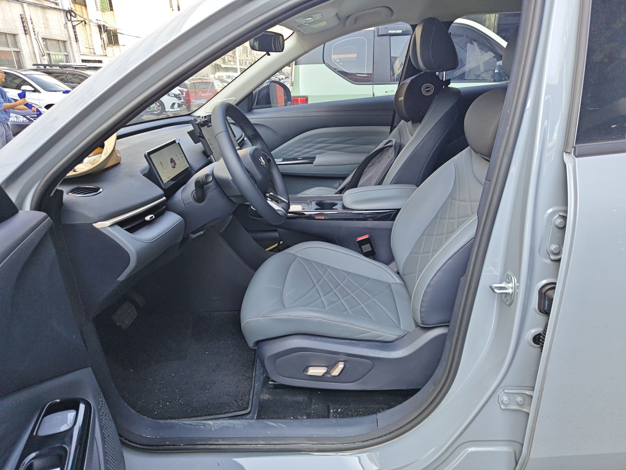 Переднее сиденье в автомобиле