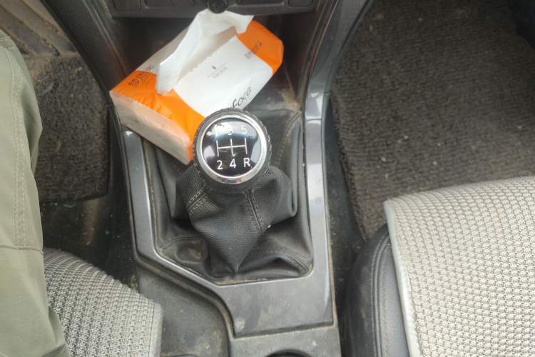 Used Great Wall Wingle 5 2017 2.4L European Version Gasoline Two-Wheel Drive Entry-Level Big Double Cab 4G69S4N