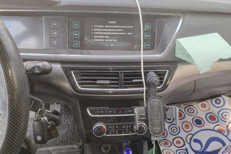 Used CHANGAN KAICHENG Oushang A600 2016 1.5L Manual Luxury 7-Seater Audio And AC Panel