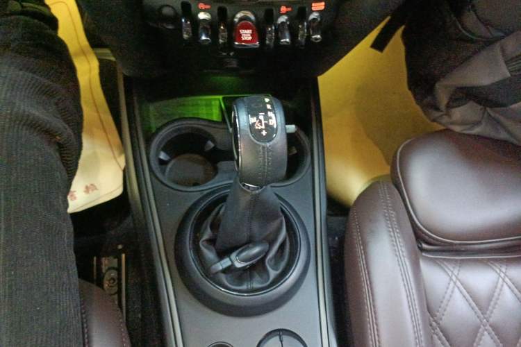 Used MINI Countryman 2018 1.5T COOPER ALL4 Classic Edition Gear Lever