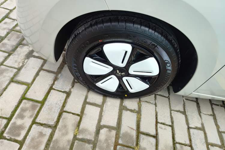 Used Wuling Hongguang MINIEV 2025 Four-Door Version Zhenxiang+ Edition Exterior 4