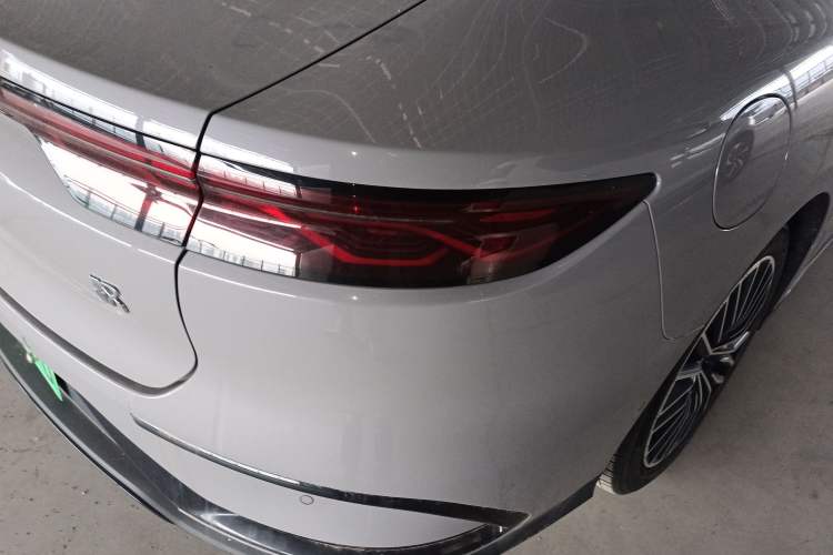 Used BYD Han 2025 EV Intelligent Driving Edition 701KM LiDAR Flagship Model Right Rear Taillight