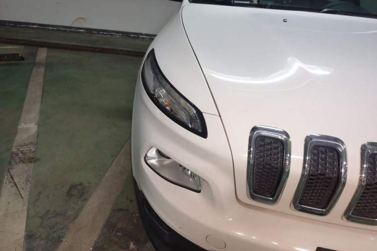 Used Jeep Cherokee 2017 2.0L Superior Edition
