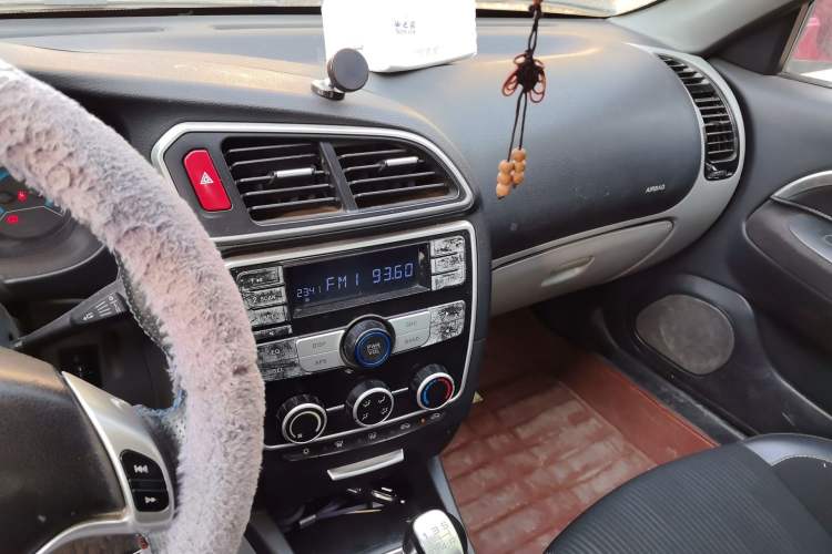 Used Soueast V3 Lingyue 2015 1.5L Manual Style Edition
