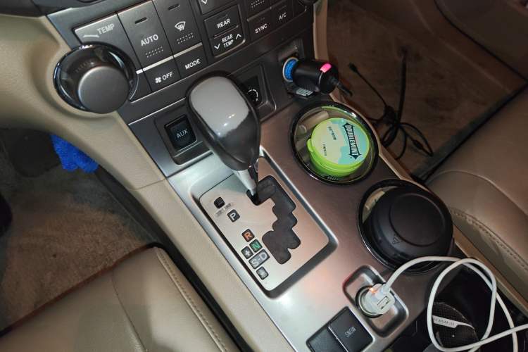 Used Toyota Highlander 2011 2.7L Two-Wheel Drive 7-Seater Luxury Edition Gear Lever