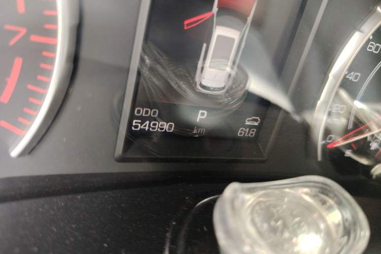 Used Haval H6 2017 Red Label 2.0T Automatic Two-Wheel Drive ZhiShang Model Odometer Close Up