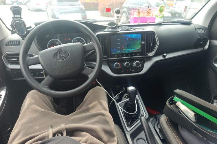 Used CHANGAN KAICHENG Ruixing M60 2023 1.5L GDI Elite-Class Passenger Vehicle 6/7 Seats Center Console