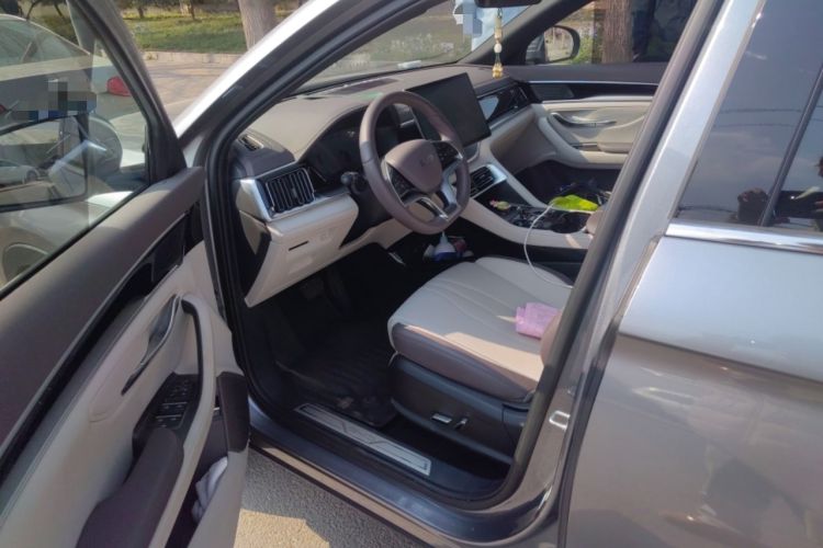 Used BYD Song PLUS New Energy 2025 EV with 605 km Range – Flagship Version Driver Seat