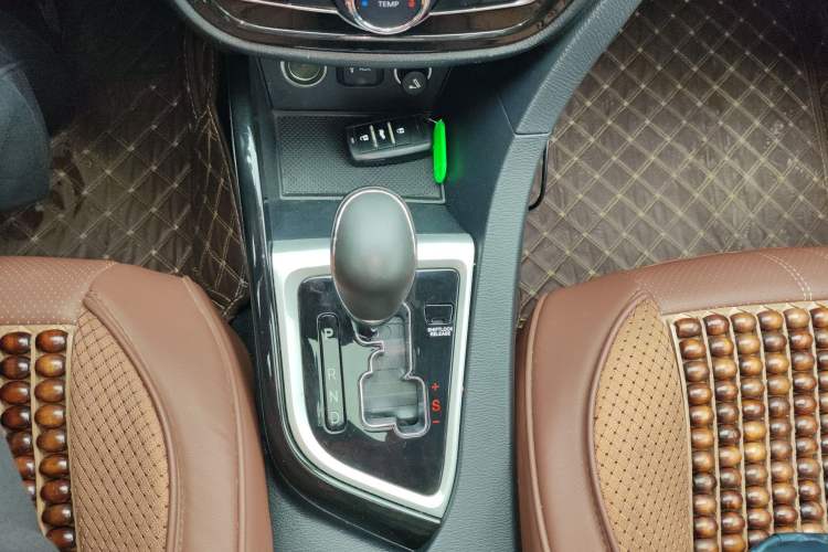 Used CHANGAN Alsvin V7 2016 1.6L Automatic Enjoyment Model China V Standard Gear Lever