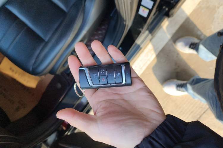 Used GAC Trumpchi GS8 2019 390T Two-Wheel Drive Luxury Smart Connectivity Version (7 Seats) Vehicle Key