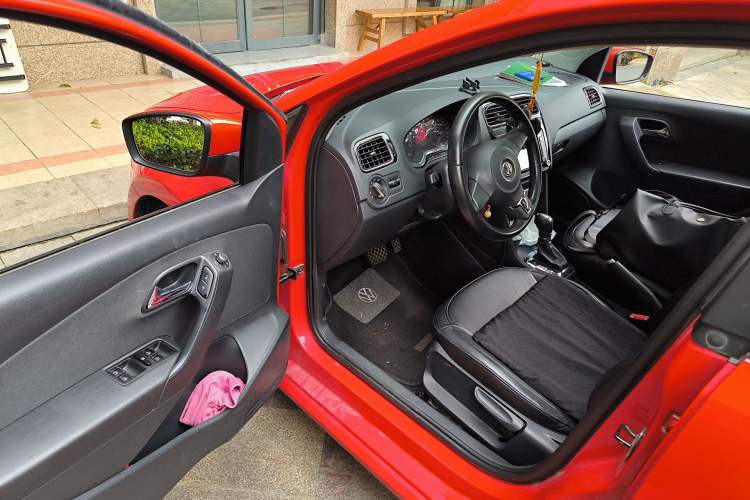 Used Volkswagen Polo 2011 1.6L Automatic ZhiKu Edition
