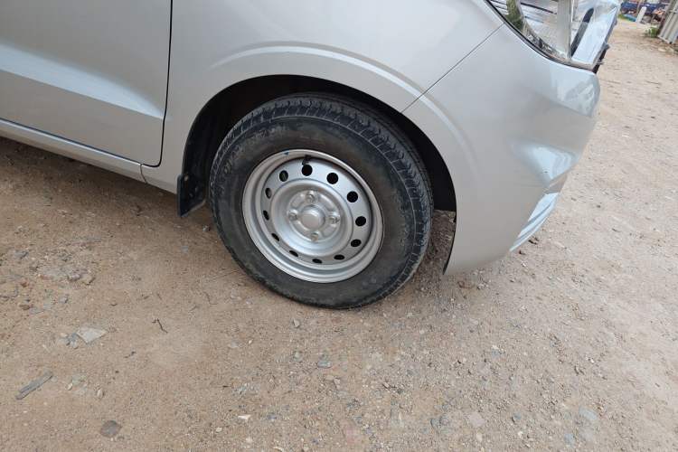 Used Wuling Hongguang V 2022 1.5L Jingqu Edition Electric-Assist LAR Exterior 1